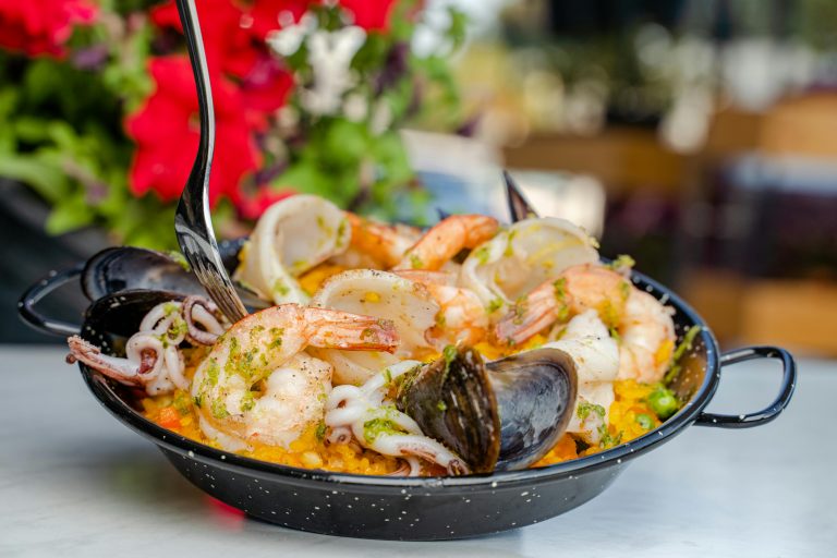 Spanish cuisine for teens - paella